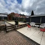 Springfield House- Near Newcastle Centre, Hospital And Keele University!