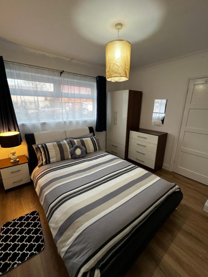 Springfield House- Near Newcastle Centre, Hospital And Keele University! * Stoke-on-Trent