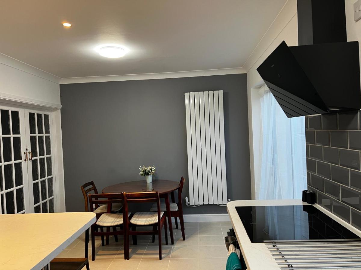 Holiday home Springfield House- Near Newcastle Centre, Hospital And Keele University! *