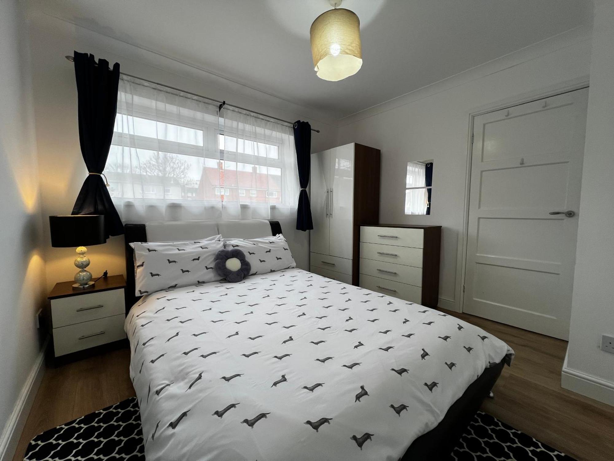 Holiday home Springfield House- Near Newcastle Centre, Hospital And Keele University! *